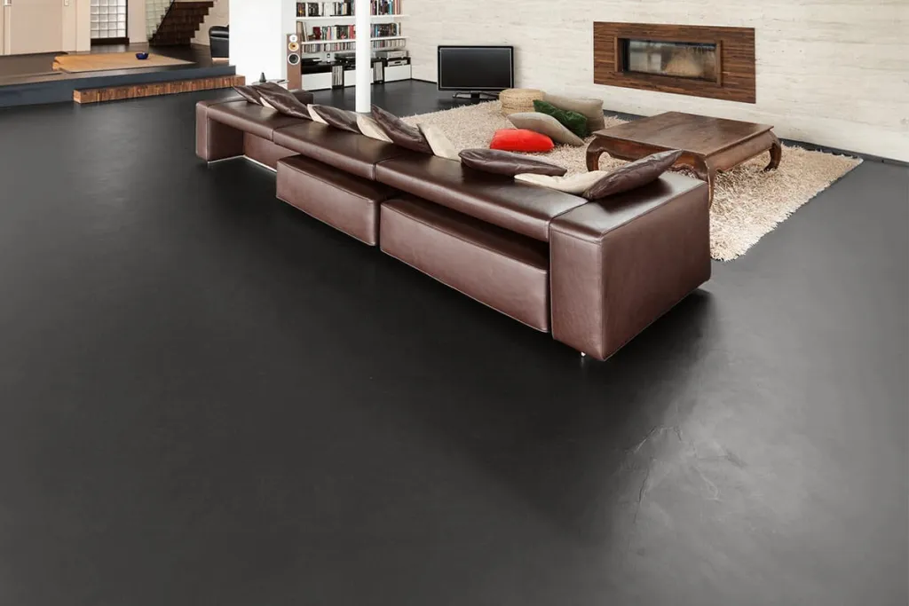 Microcement flooring jet black varnish